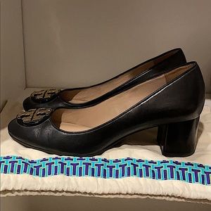 Tory Burch Logo Medallion Pump